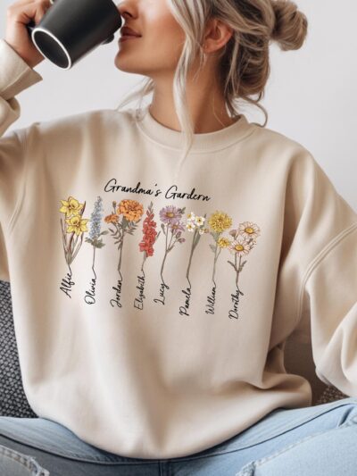 Personalised Floral Granny Jumper, Nanny Sweatshirt, Custom Birth Flower present, Grandma Gift, Mother’s Day Gift, Family Flowers Top